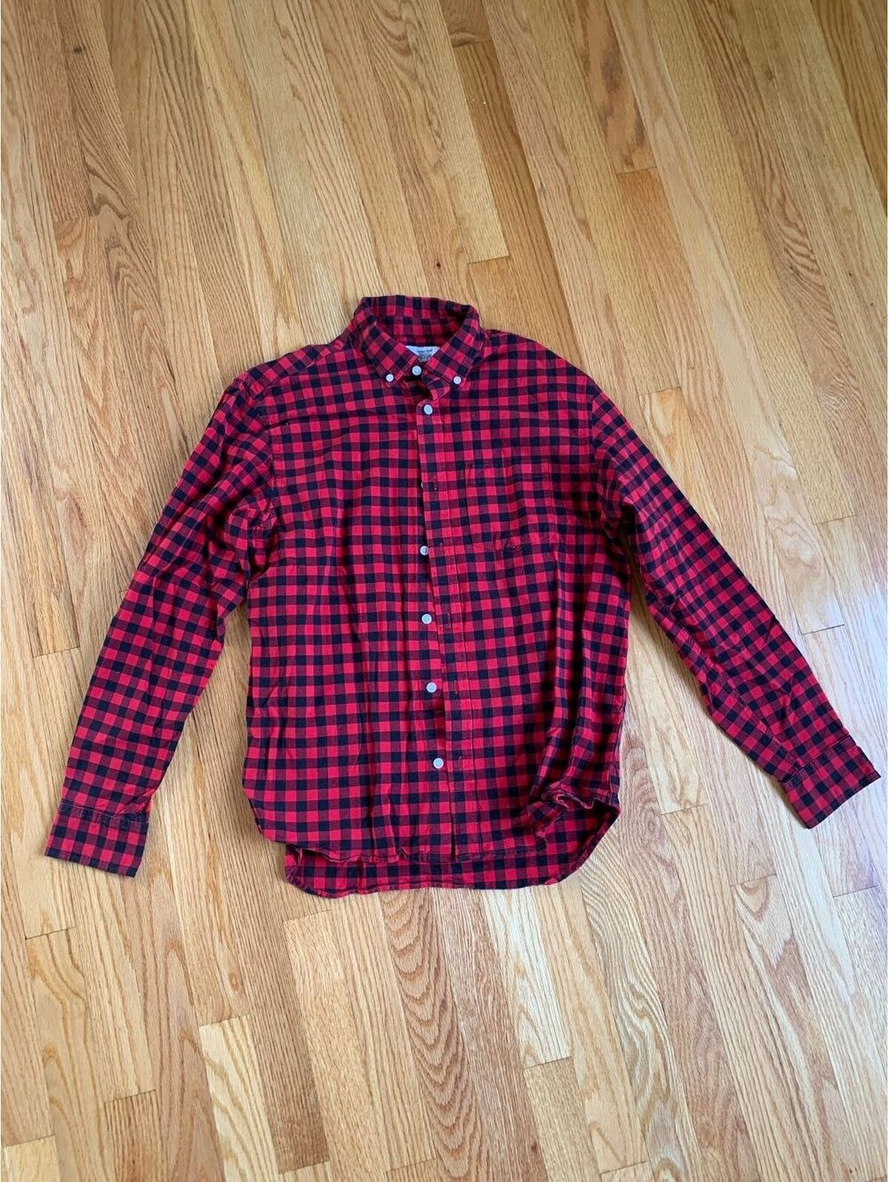 Old Navy Men's Red and Black Buffalo Plaid Button-Down Shirt Medium
